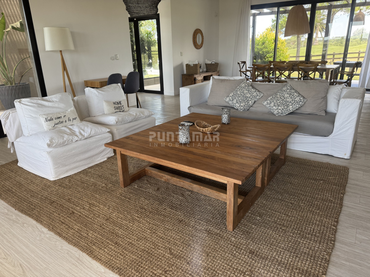 Casa ID.211933 - CASA EN VENTA Y ALQUILER EN PUEBLO MIO , 4 DORMITORIOS, PISCINA