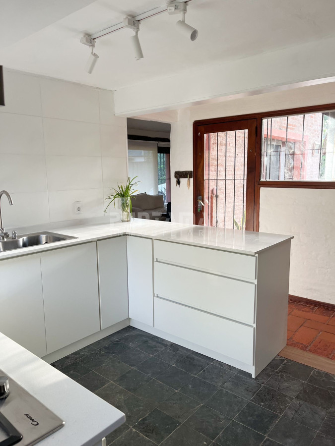 Casa ID.213421 - AMPLIA CASA DE 4 DORMITORIOS EN EL CORAZON DE LA BARRA 