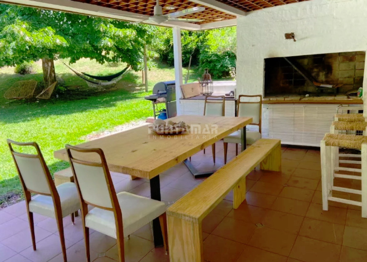 Casa ID.213446 - HERMOSA CASA DE 5 DORMS EN LA MANSA CON PISCINA Y CANCHA DE PADEL