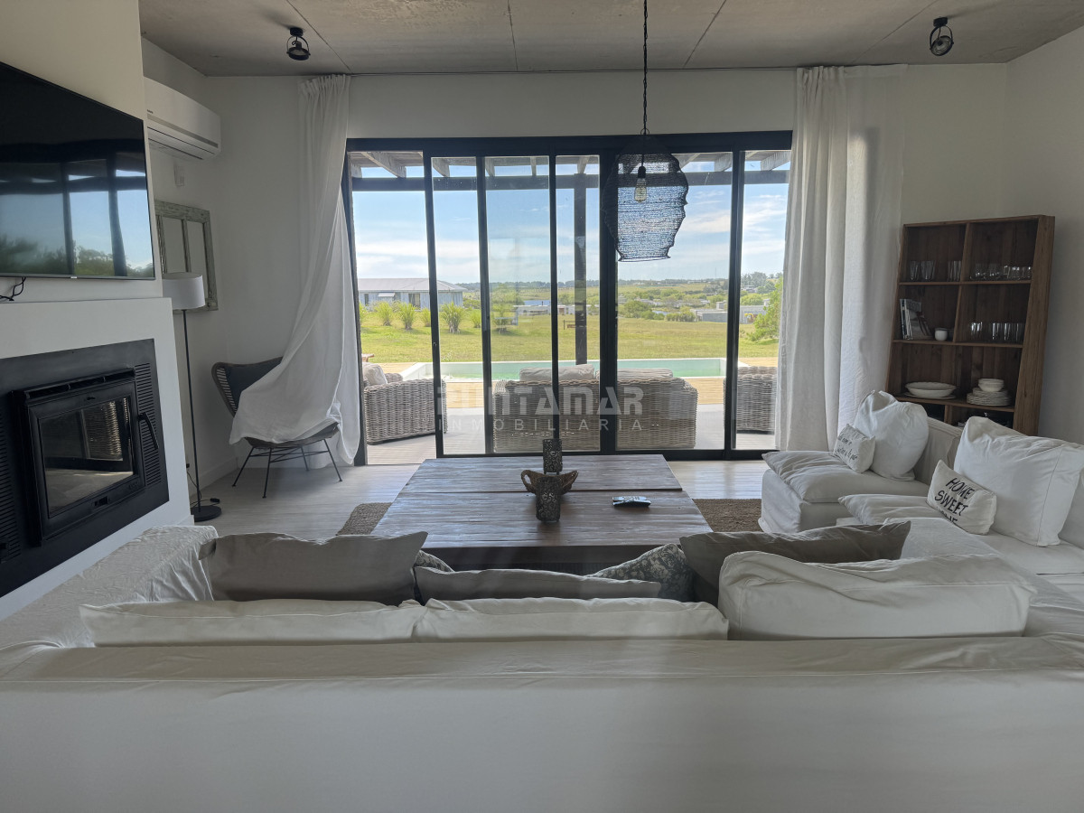 Casa ID.211933 - CASA EN VENTA Y ALQUILER EN PUEBLO MIO , 4 DORMITORIOS, PISCINA