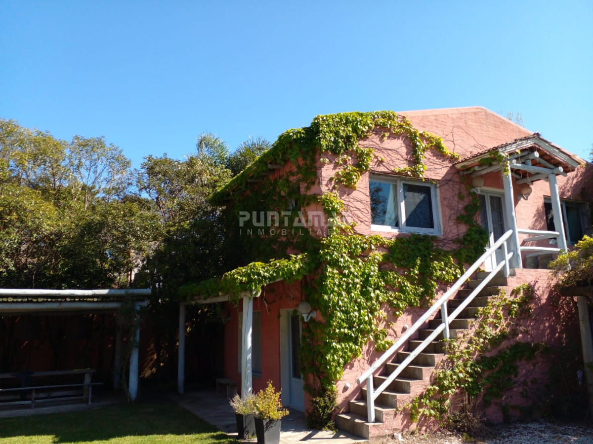 Casa ID.212386 - CHALET EN ALQUILER TEMPORADA EN ZONA DE LA BARRA A 3 CUADRAS DE LA AVENIDA PRINCIPAL Y 5 CUADRAS DE LA PLAYA 