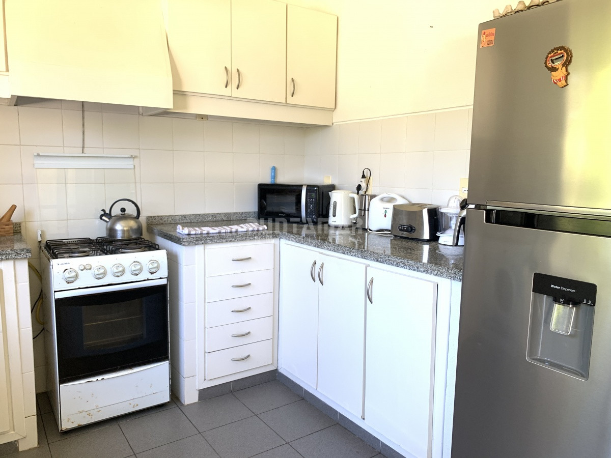 Casa ID.210729 - ALQUILER DE CASA EN LA BARRA 4 DORMITORIOS EN SUITE CON PISCINA