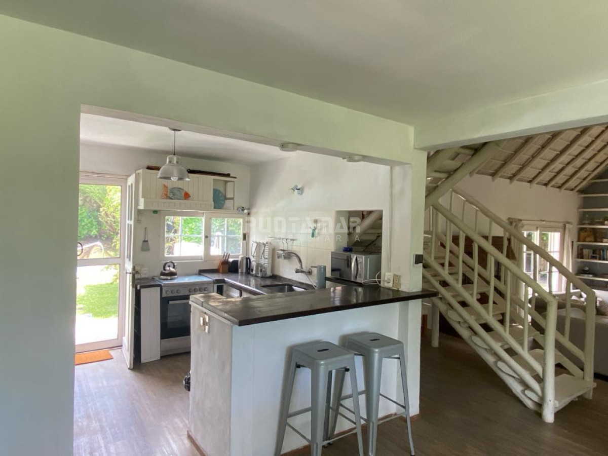 Casa ID.213540 - HERMOSA CASA DE 4 DORMITORIOS Y PISCINA A 300 METROS DEL MAR