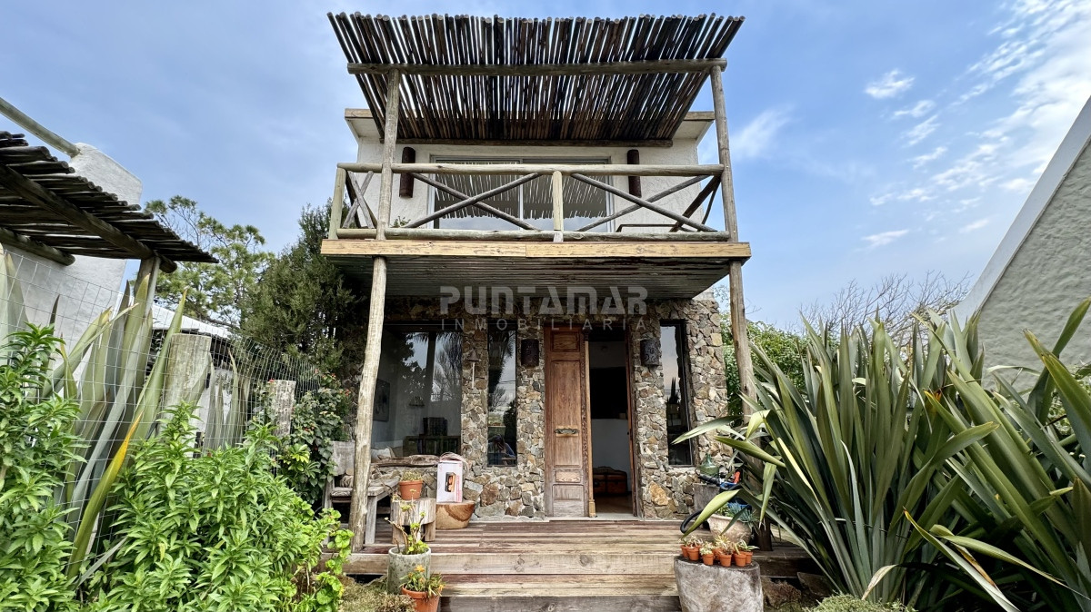 Casa ID.213291 - MUY LINDA CASA A METROS DEL MAR EN EL CORAZON DE LA BARRA 