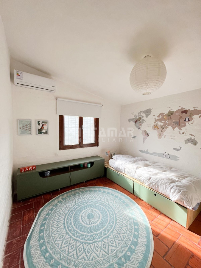 Casa ID.213421 - AMPLIA CASA DE 4 DORMITORIOS EN EL CORAZON DE LA BARRA 