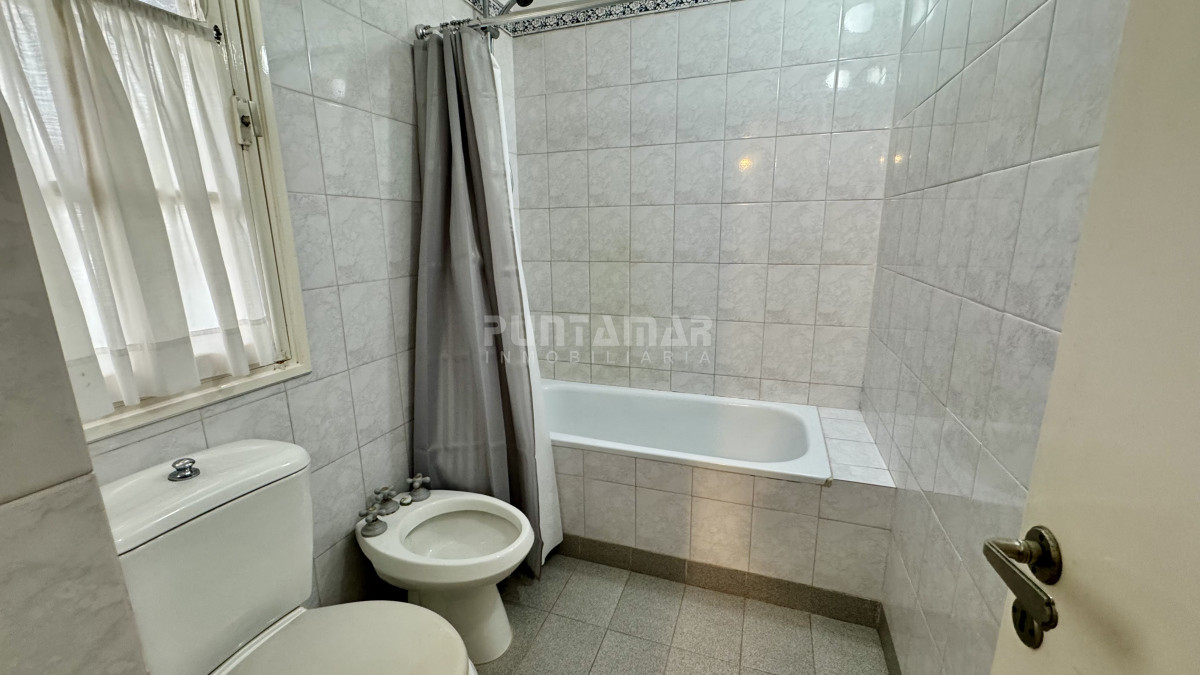 Casa ID.213702 - ALQUILER  CASA 4 DORMITORIOS  EN EL CORAZON DE LA BARRA