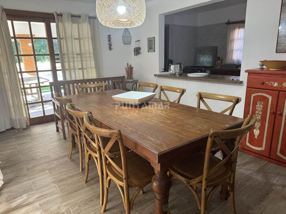 Casa ID.210689 - ALQUILER DE CASA  RINCÓN DEL INDIO 4 DORMITORIOS MAS DEPENDENCIA CON PISCINA