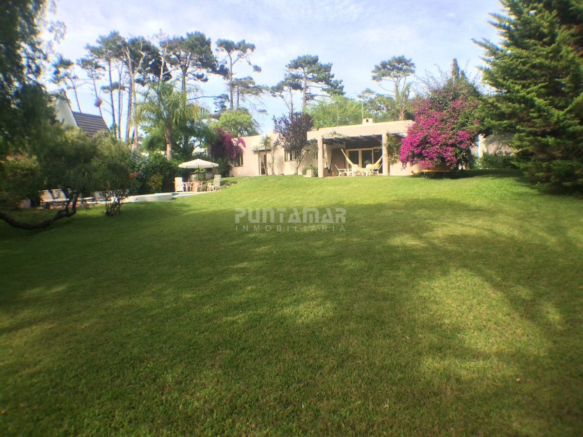 Casa ID.210662 - CASA DE 4 DORMITORIOS CON PISCINA