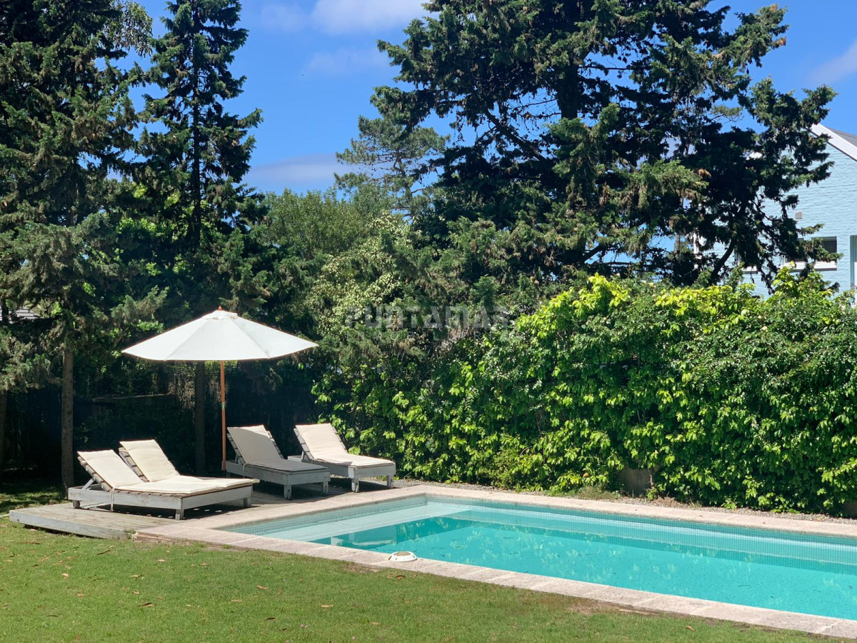 Casa ID.210729 - ALQUILER DE CASA EN LA BARRA 4 DORMITORIOS EN SUITE CON PISCINA