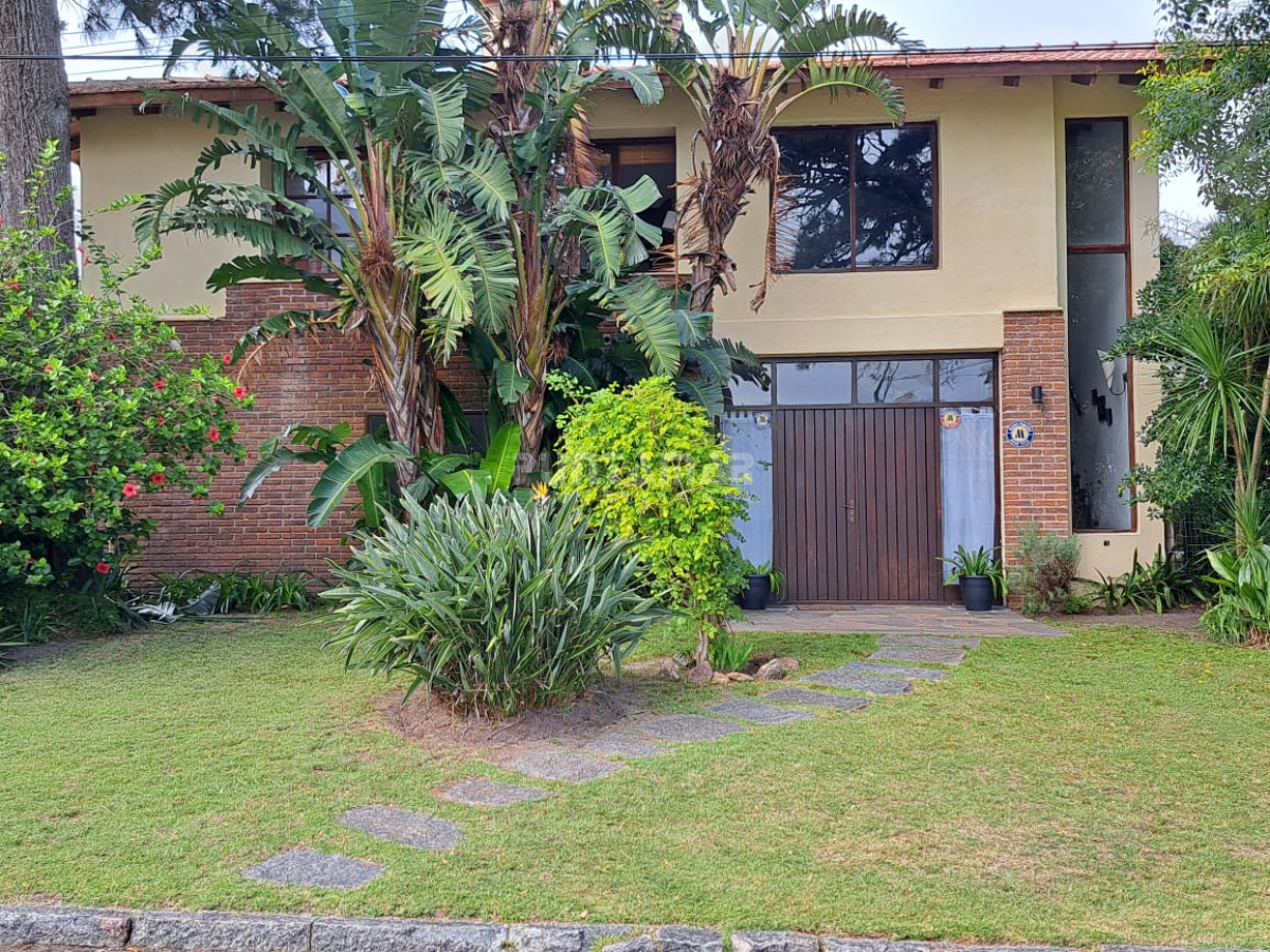 Casa ID.212016 - HERMOSA CASA DE 2 PLANTAS EN PARADA 9 DE LA MANSA