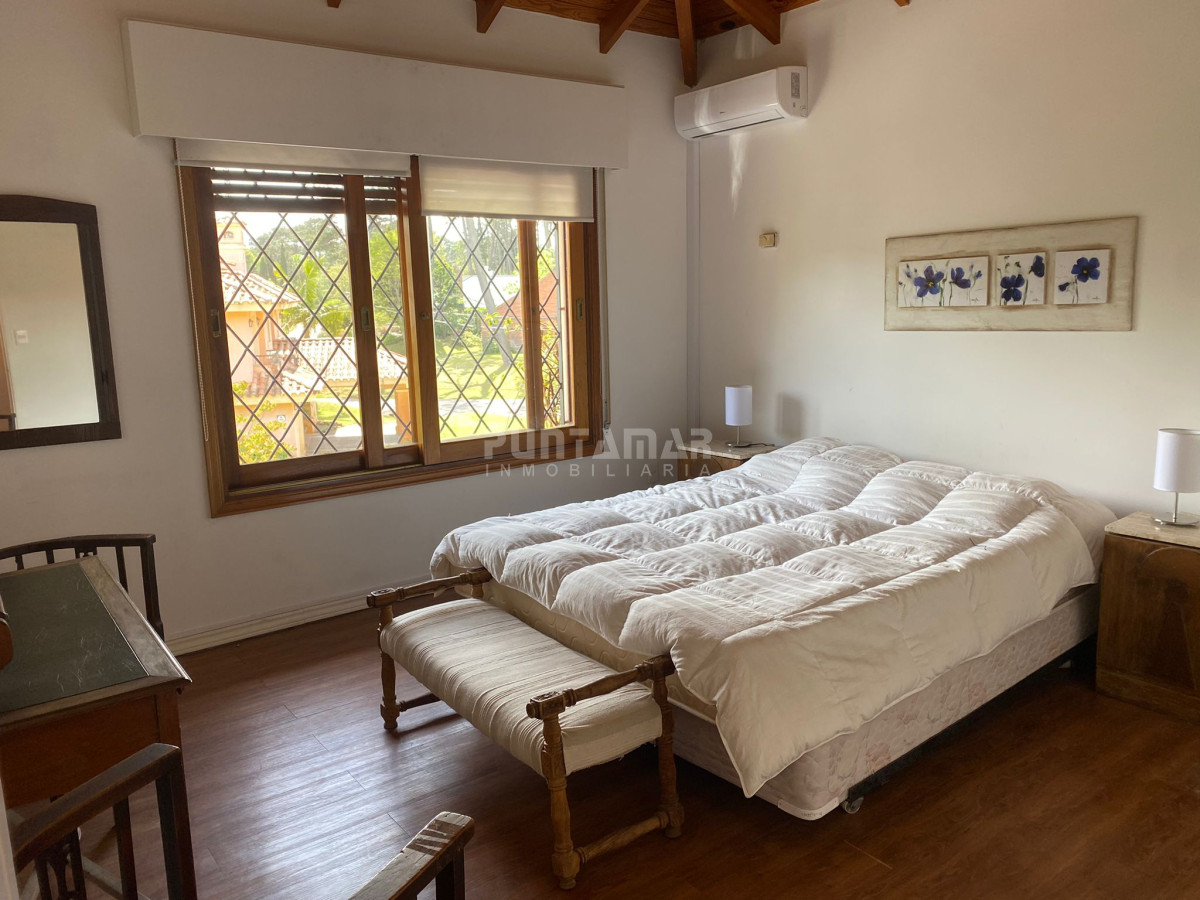 Casa ID.212158 - CASA DE 5 DORMITORIOS CON PISCINA EN PUNTA DEL ESTE!