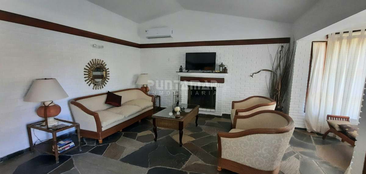 Casa ID.213537 - Casa de 3 dormitorios con dependencia en Lugano