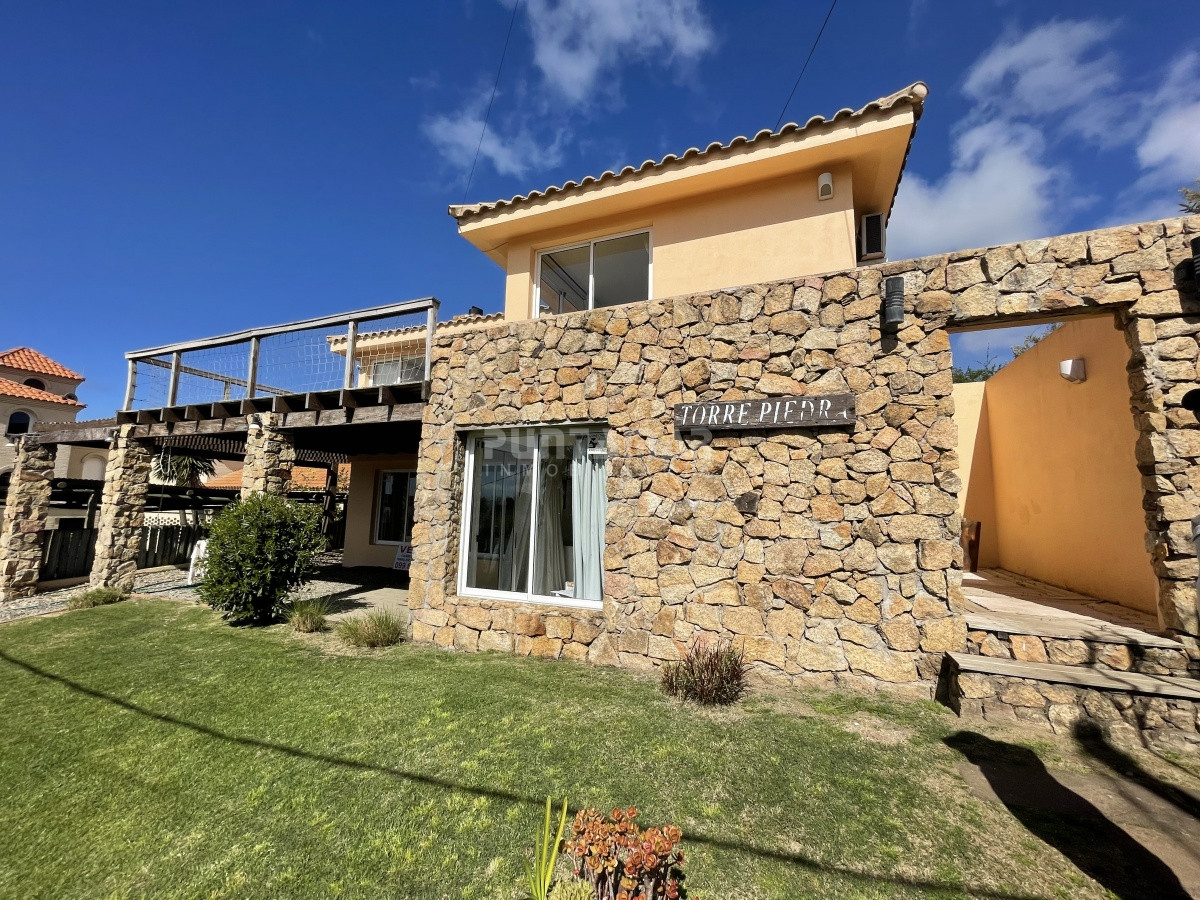 Casa ID.211088 - VENTA Y ALQUILER CASA 4 DORMITORIOS CON VISTA AL MAR EN ALTOS DE PUNTA PIEDRA 