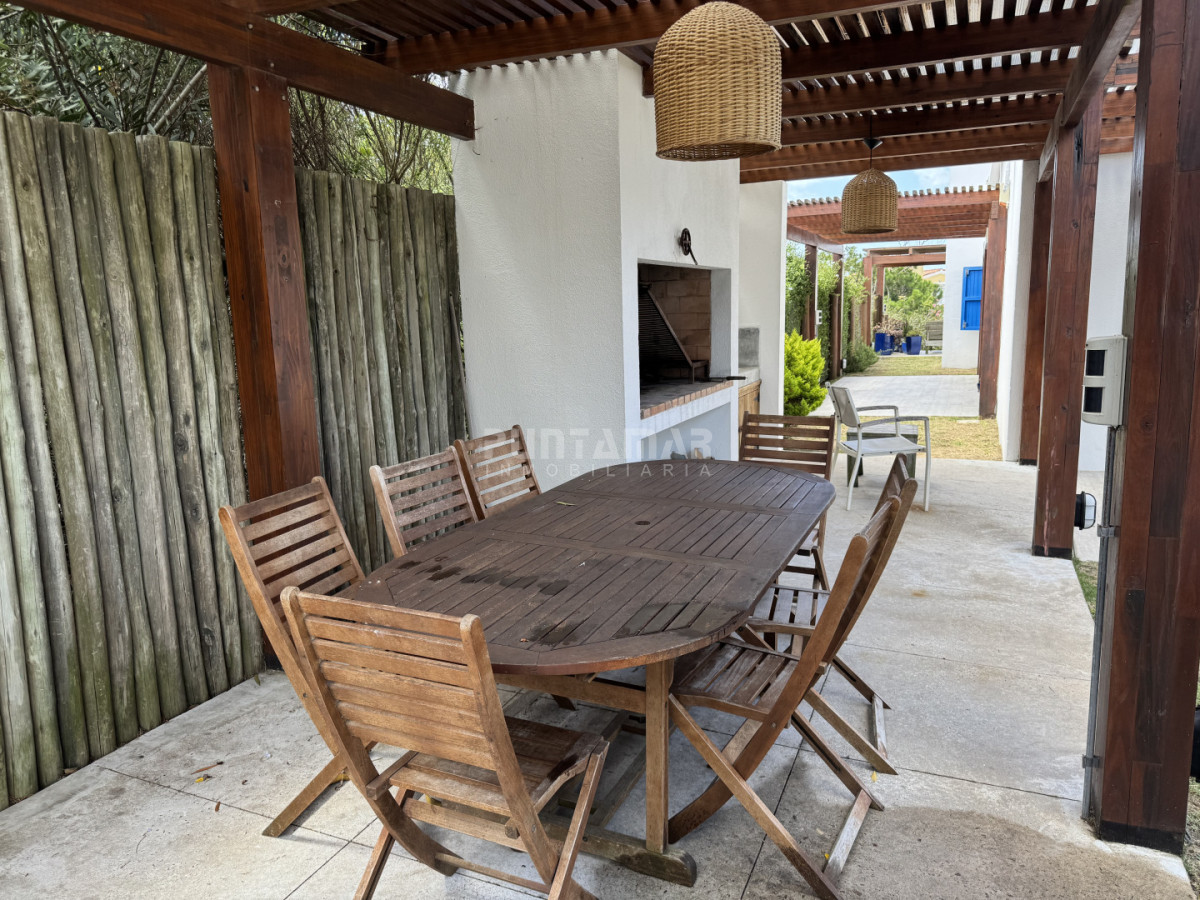 Casa ID.210767 - Casa en alquiler en Montoya, La Barra, 4 dormitorios 