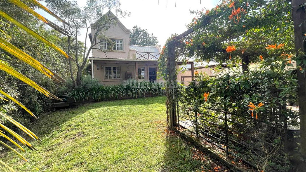 Casa ID.213069 - HERMOSA CASA DE 4 DORMITORIOS EN EL BOSQUE DE MONTOYA 