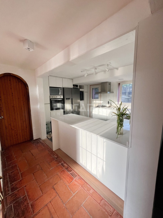 Casa ID.213421 - AMPLIA CASA DE 4 DORMITORIOS EN EL CORAZON DE LA BARRA 