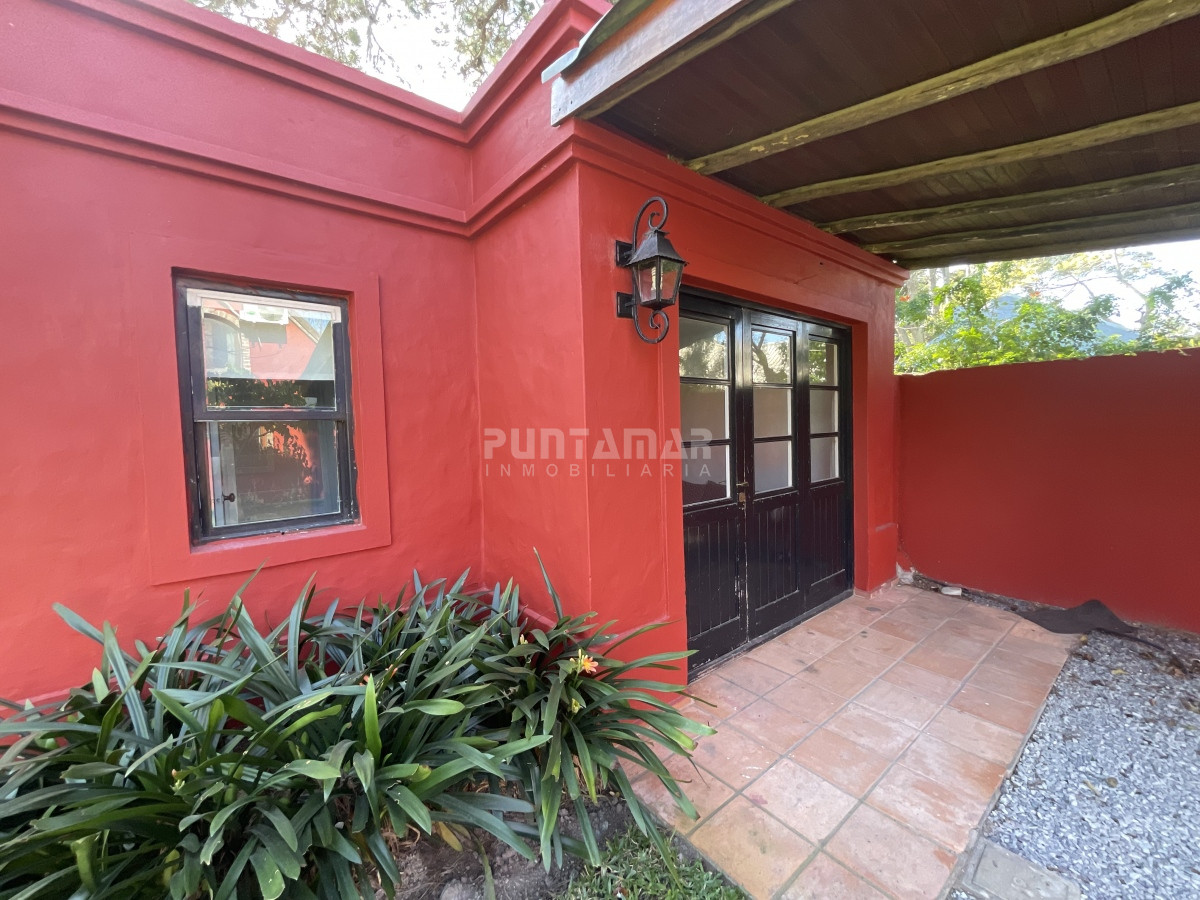 Casa ID.210731 - ALQUILER ANUAL CASA LA BARRA EXCELENTE UBICACION 