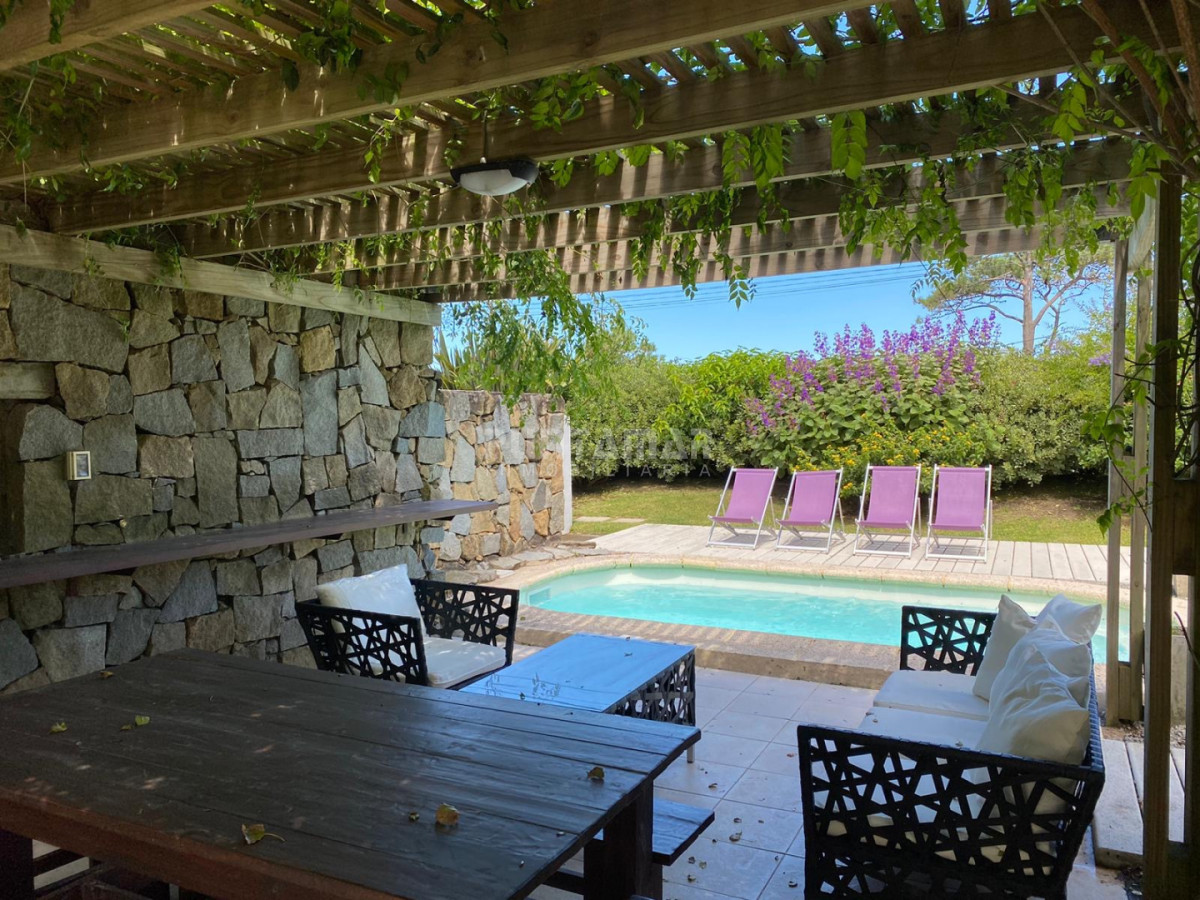 Casa ID.210977 - ALQUILER DE CASA EN MONTOYA 3 DORMITORIOS CON PISCINA