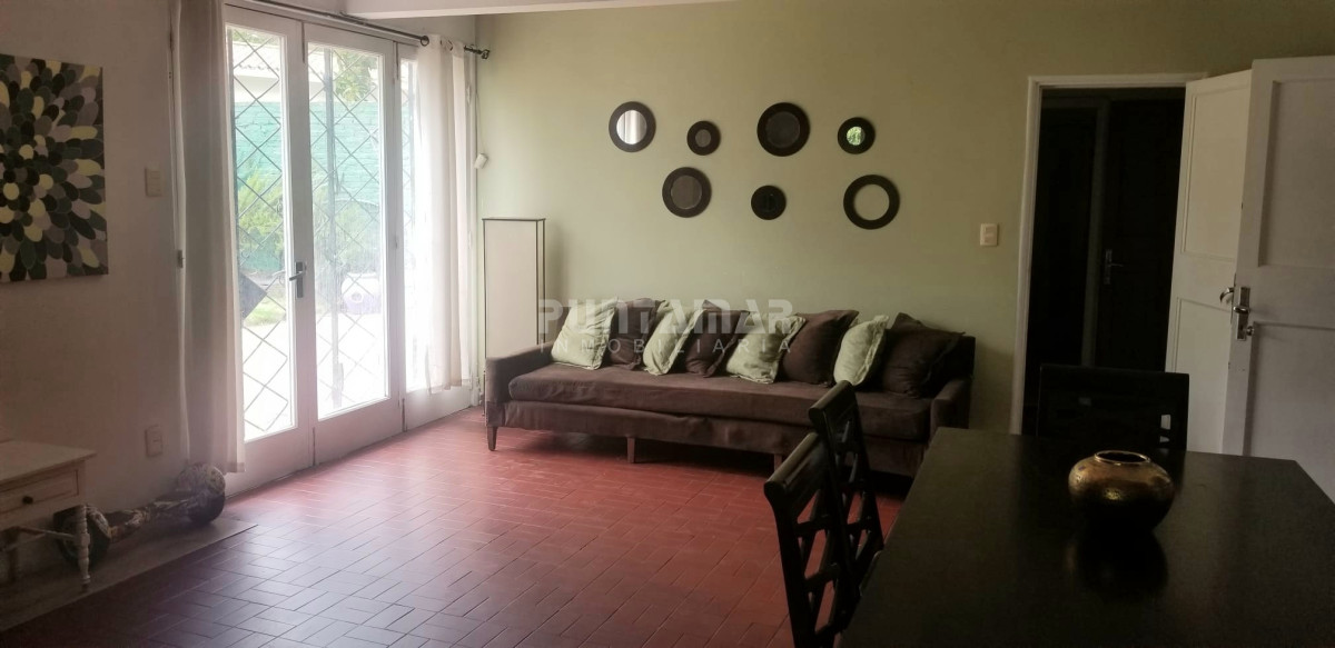 Casa ID.212770 - CASA DE 3 PLANTAS EN PARADA 7 DE LA MANSA, CON 4 DORMITORIOS Y DEPENDENCIA DE SERVICIO