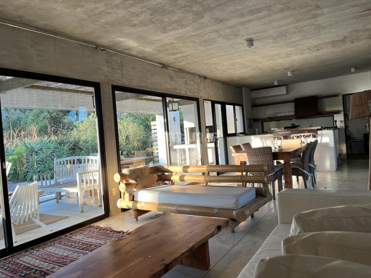Casa ID.211059 - ALQUILER DE CASA EN MANANTIALES 4 DORMITORIOS