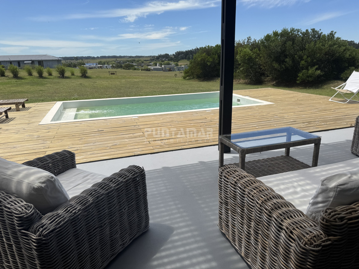 Casa ID.211933 - CASA EN VENTA Y ALQUILER EN PUEBLO MIO , 4 DORMITORIOS, PISCINA