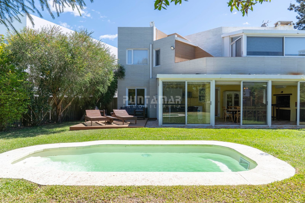 Casa ID.212570 - CASA EN LA JUANITA DE 4 DORMITORIOS A MINUTIOS DE JOSE IGNACIO