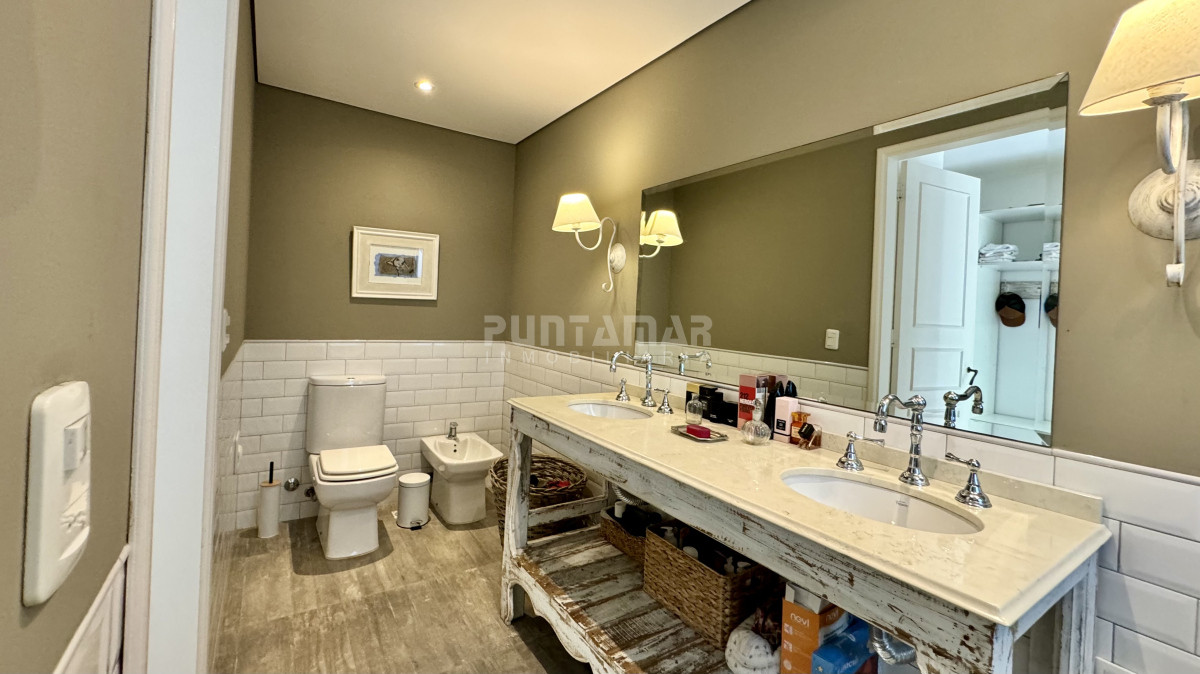 Casa ID.213497 - ESPECTACULAR CASA DE 4 DORMITORIOS EN SUITE EN BARRIO PRIVADO DE PUNTA DEL ESTE