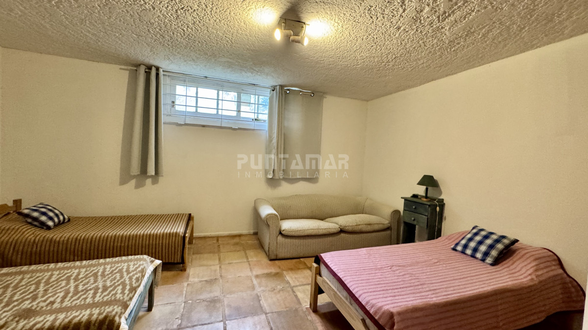 Casa ID.213702 - ALQUILER  CASA 4 DORMITORIOS  EN EL CORAZON DE LA BARRA