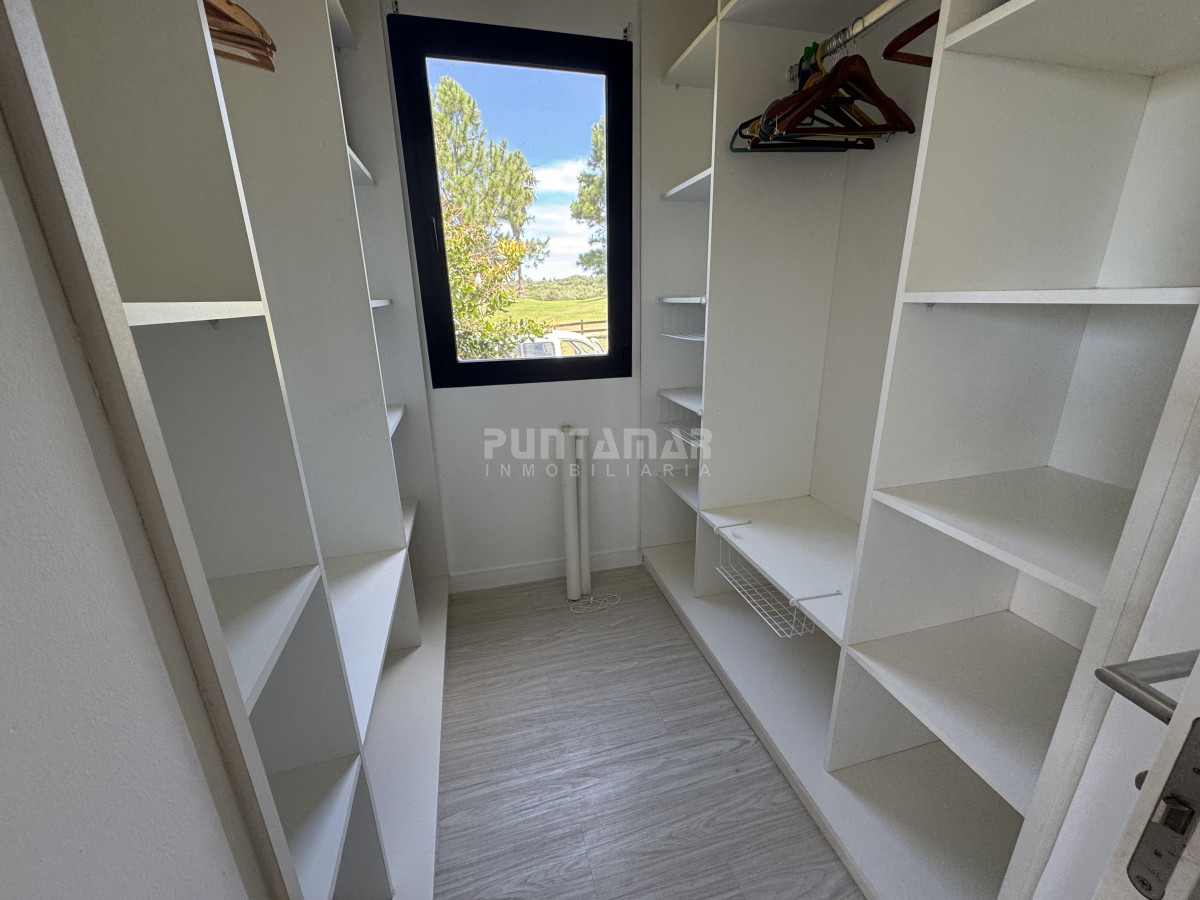 Casa ID.211933 - CASA EN VENTA Y ALQUILER EN PUEBLO MIO , 4 DORMITORIOS, PISCINA