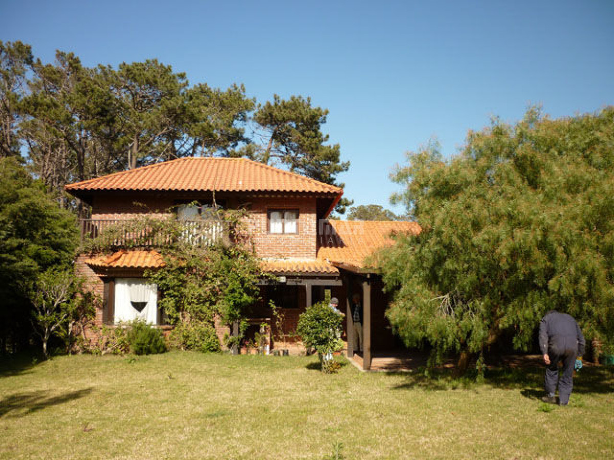 Casa ID.210621 - ALQUILER CASA DE 5 DORMIS CON PISCINA