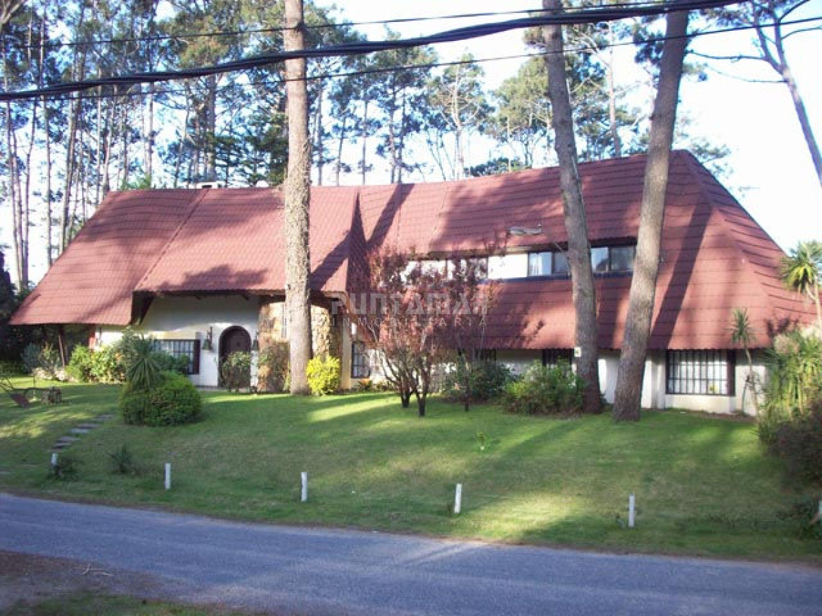 Casa ID.210626 - Casa de 4 dormitorios con piscina en San Rafael