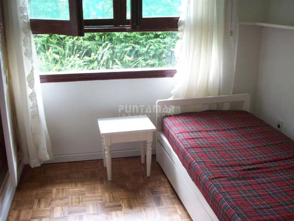 Casa ID.210658 - CASA EN ALQUILER EN PUNTA DEL ESTE, ZONA GOLF CON PISCINA