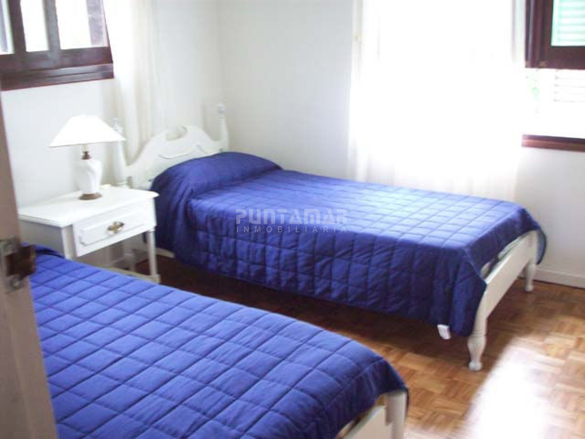 Casa ID.210658 - CASA EN ALQUILER EN PUNTA DEL ESTE, ZONA GOLF CON PISCINA