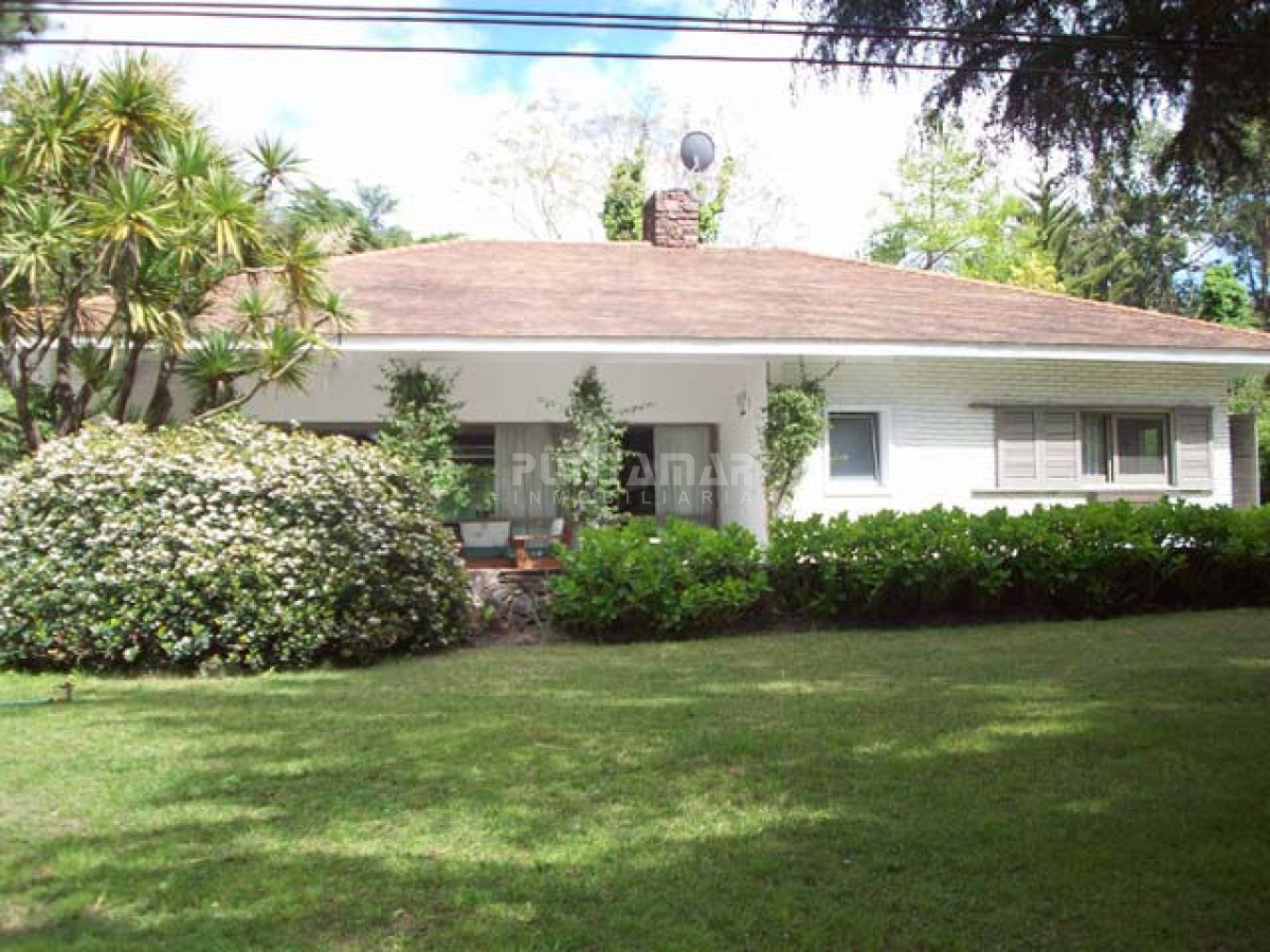 Casa ID.210658 - CASA EN ALQUILER EN PUNTA DEL ESTE, ZONA GOLF CON PISCINA