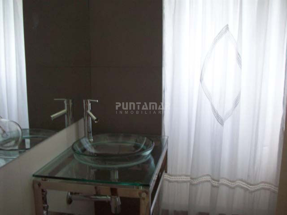 Casa ID.210658 - CASA EN ALQUILER EN PUNTA DEL ESTE, ZONA GOLF CON PISCINA