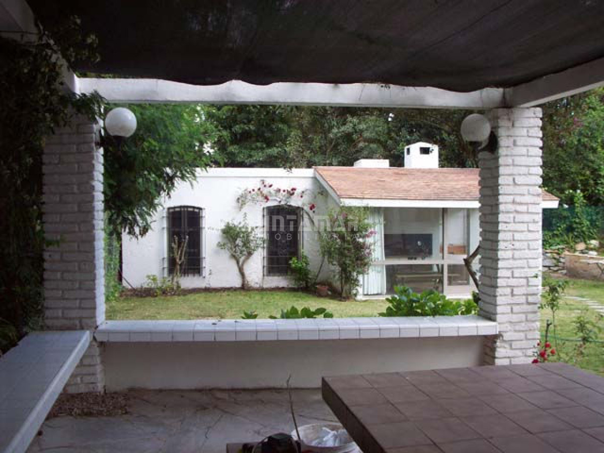 Casa ID.210658 - CASA EN ALQUILER EN PUNTA DEL ESTE, ZONA GOLF CON PISCINA