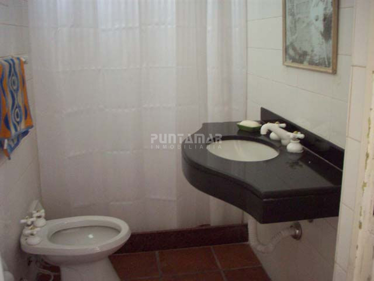 Casa ID.210658 - CASA EN ALQUILER EN PUNTA DEL ESTE, ZONA GOLF CON PISCINA