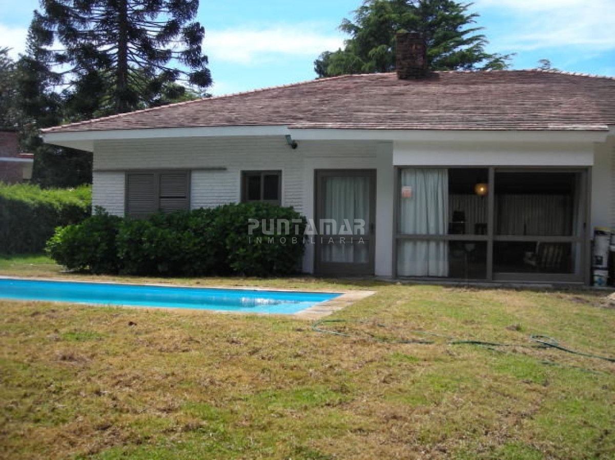 Casa ID.210658 - CASA EN ALQUILER EN PUNTA DEL ESTE, ZONA GOLF CON PISCINA