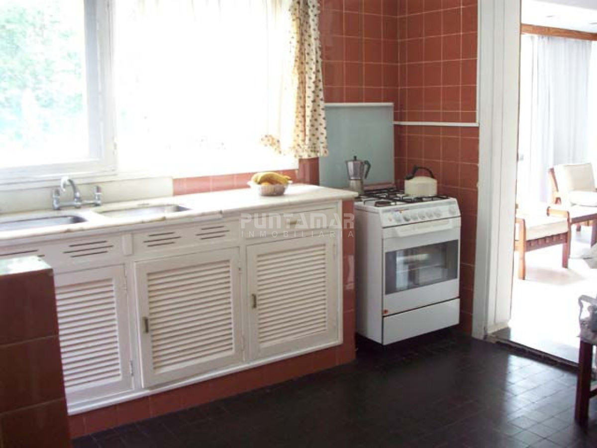 Casa ID.210658 - CASA EN ALQUILER EN PUNTA DEL ESTE, ZONA GOLF CON PISCINA