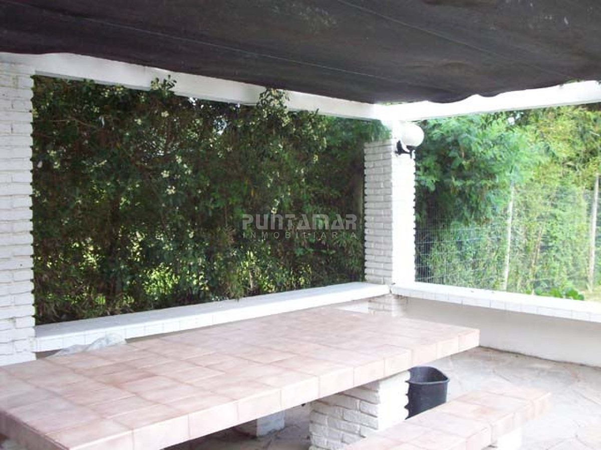 Casa ID.210658 - CASA EN ALQUILER EN PUNTA DEL ESTE, ZONA GOLF CON PISCINA