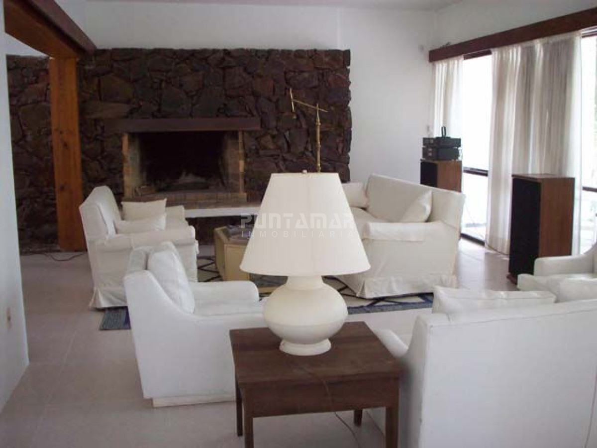 Casa ID.210658 - CASA EN ALQUILER EN PUNTA DEL ESTE, ZONA GOLF CON PISCINA