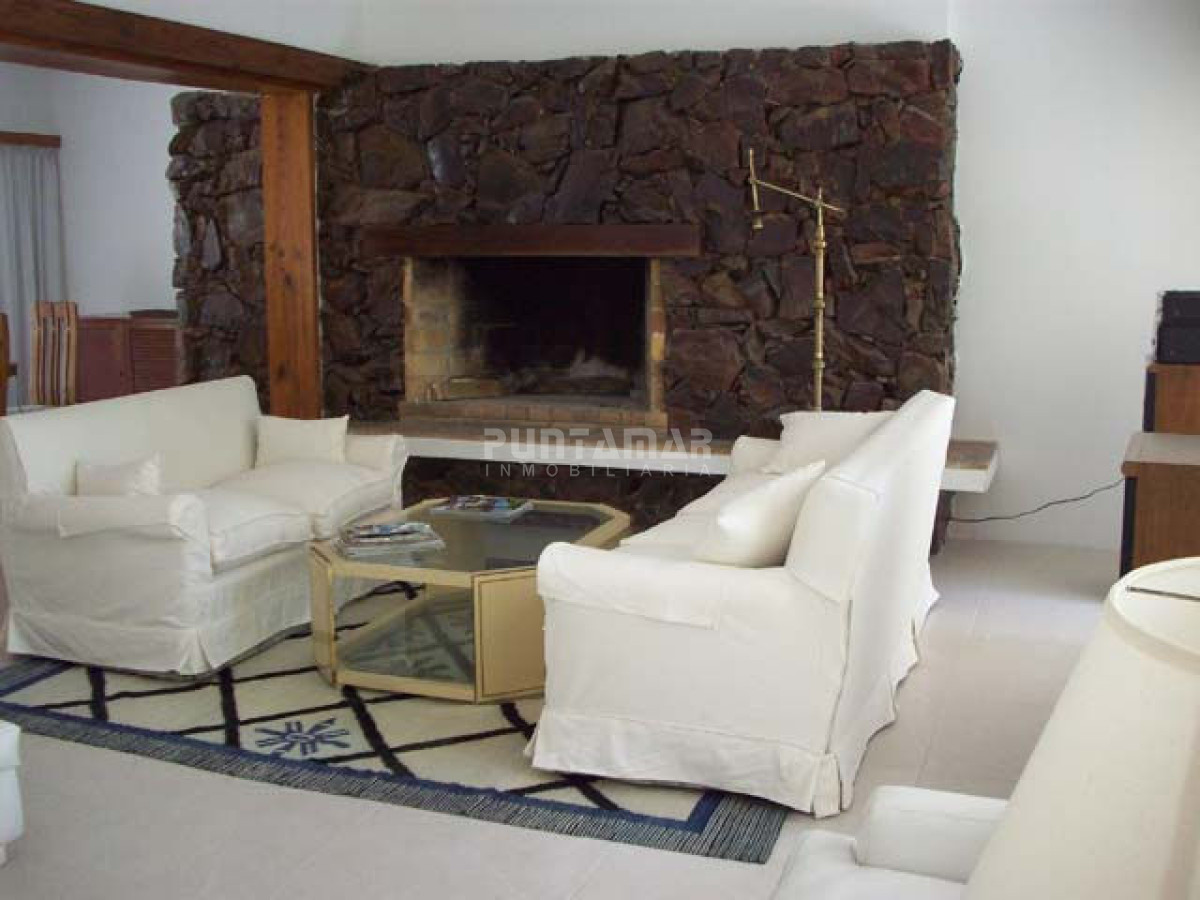 Casa ID.210658 - CASA EN ALQUILER EN PUNTA DEL ESTE, ZONA GOLF CON PISCINA