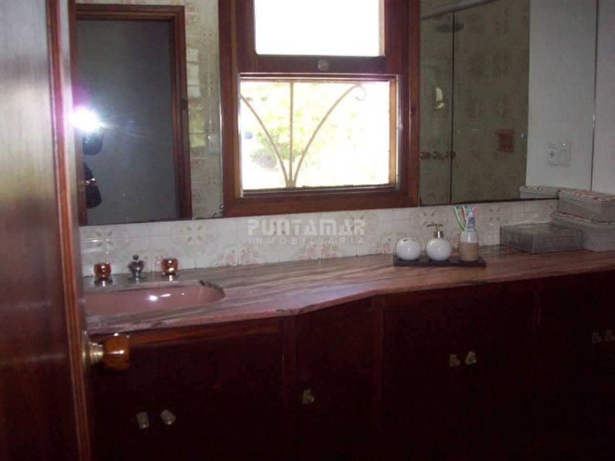 Casa ID.210677 - ALQUILER CASA DE 6 DORMITORIOS CON PISCINA 