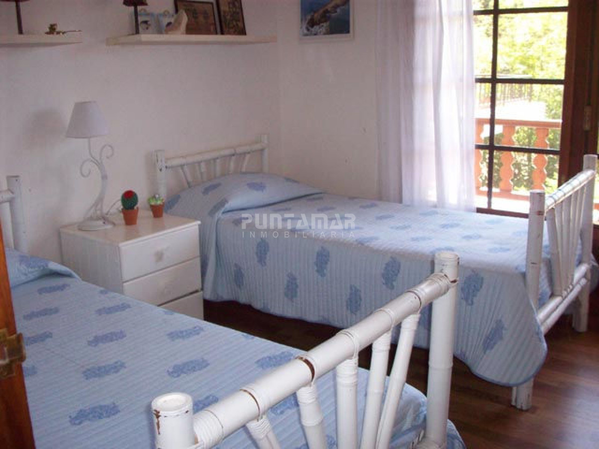 Casa ID.210677 - ALQUILER CASA DE 6 DORMITORIOS CON PISCINA 