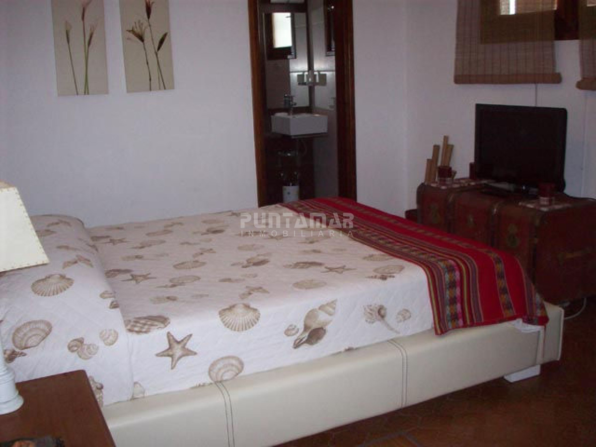 Casa ID.210677 - ALQUILER CASA DE 6 DORMITORIOS CON PISCINA 