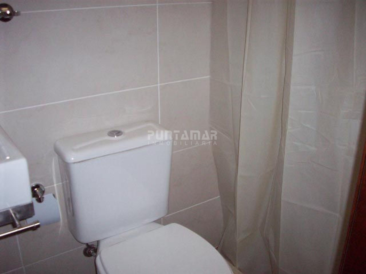 Casa ID.210677 - ALQUILER CASA DE 6 DORMITORIOS CON PISCINA 