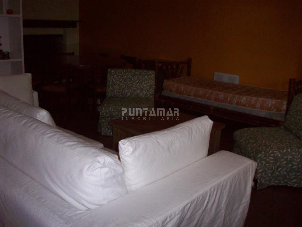 Casa ID.210677 - ALQUILER CASA DE 6 DORMITORIOS CON PISCINA 