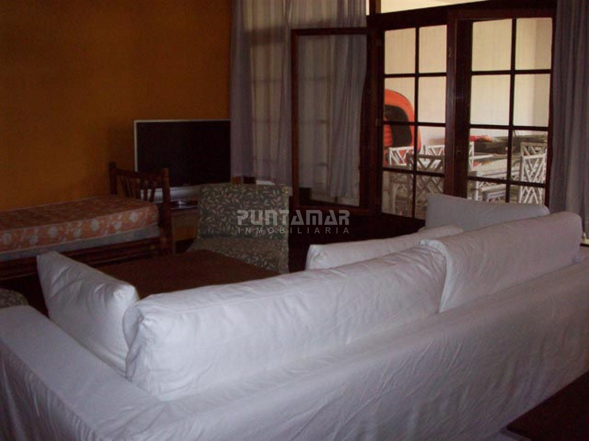 Casa ID.210677 - ALQUILER CASA DE 6 DORMITORIOS CON PISCINA 