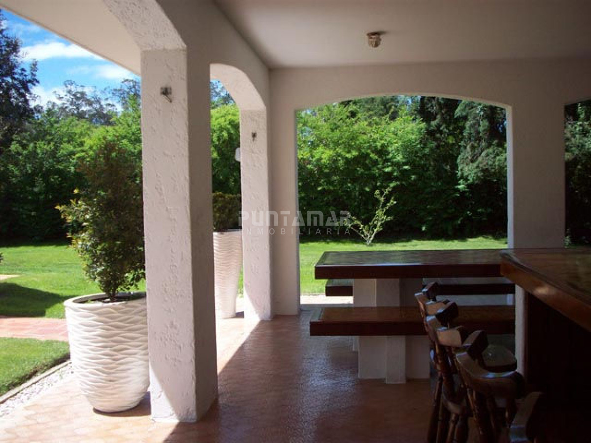 Casa ID.210677 - ALQUILER CASA DE 6 DORMITORIOS CON PISCINA 