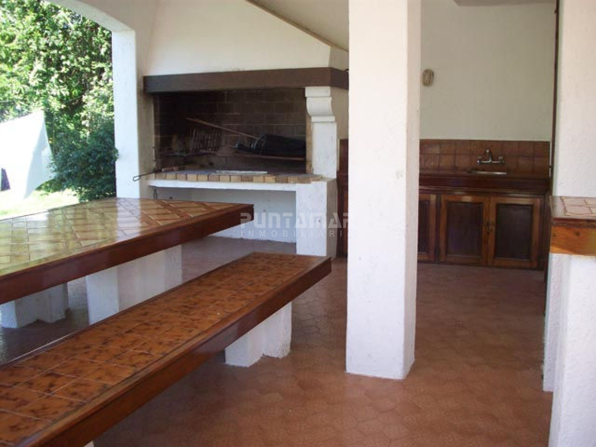 Casa ID.210677 - ALQUILER CASA DE 6 DORMITORIOS CON PISCINA 